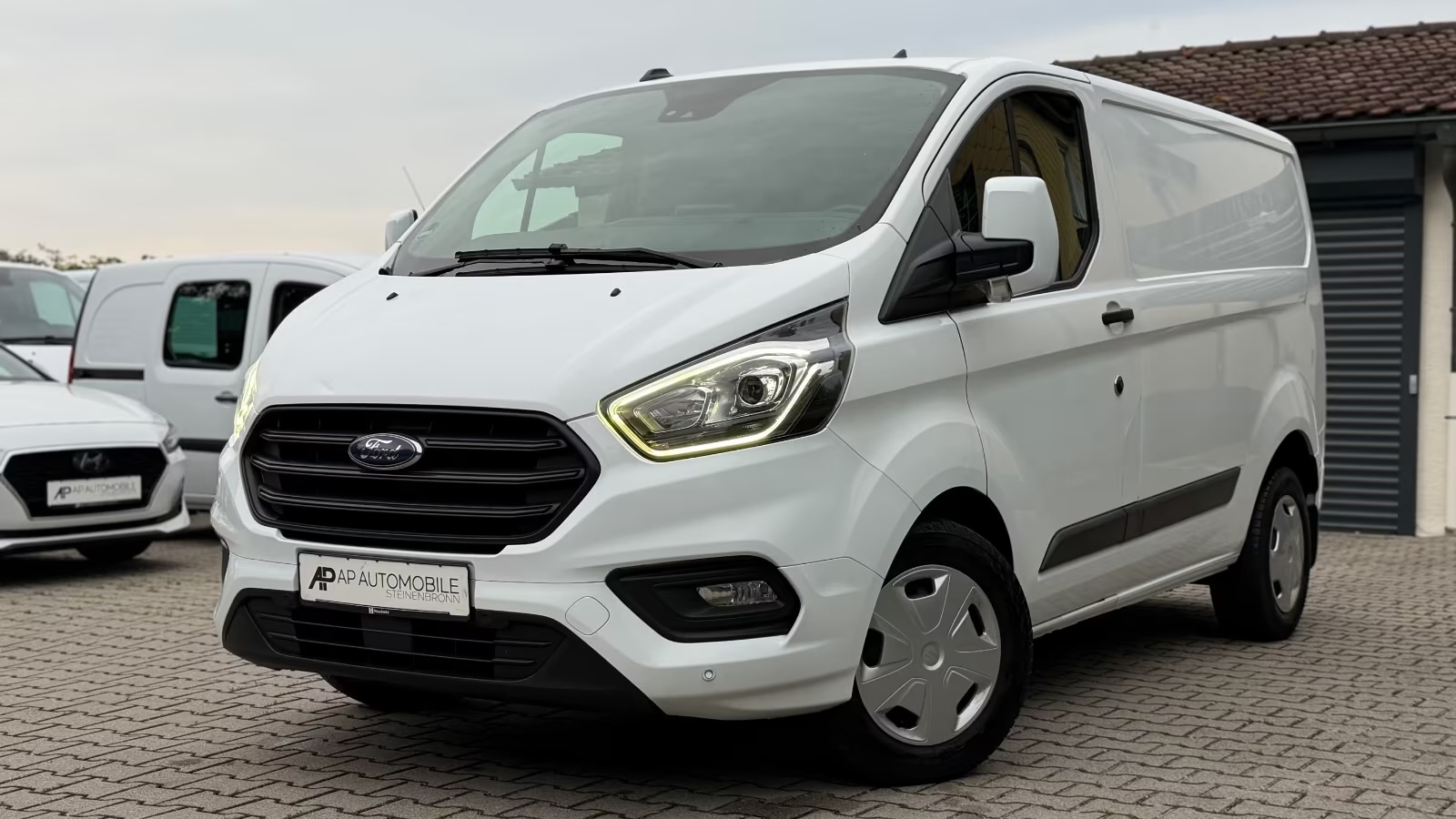 Transporter mit Regalsystem bei AP-Automobile