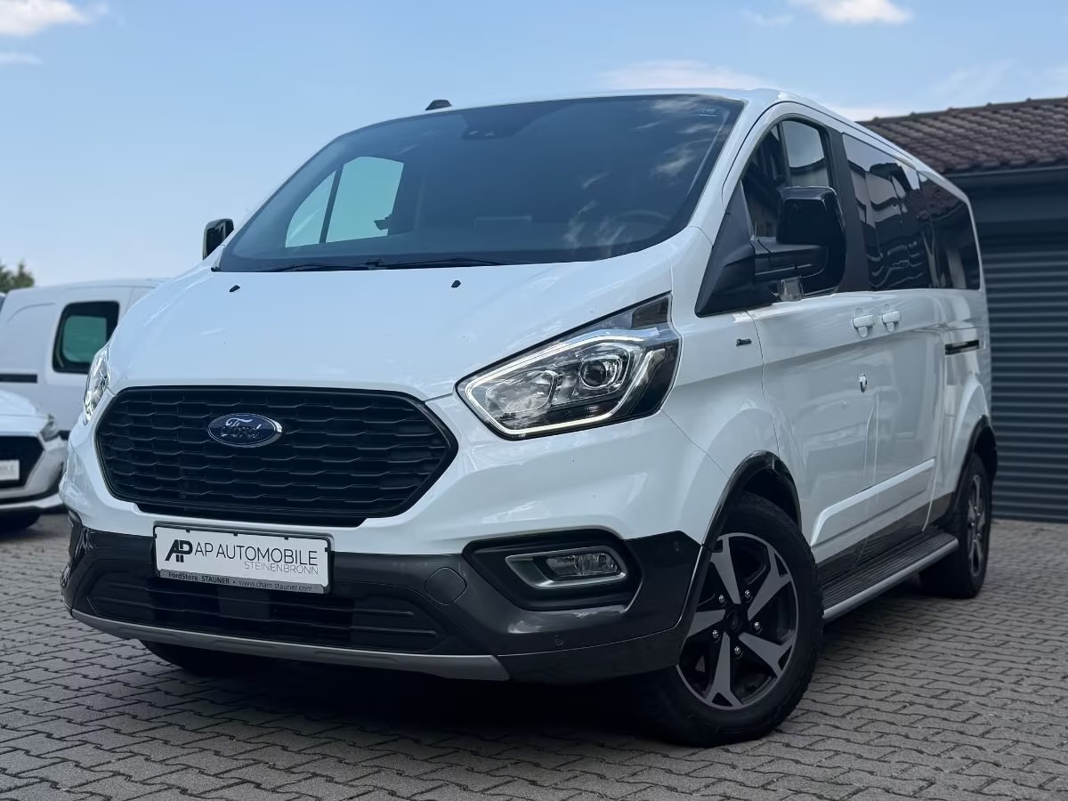 Ford Tourneo Custom auf dem Hof von AP-Automobile